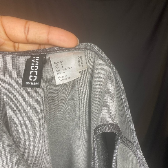 3/$30 Shiny H&M zip up body con dress - Picture 4 of 4